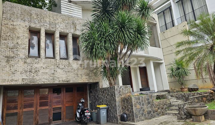 Rumah Dua Lantai Dengan Kolam Renang Di Bawah Pasaran Di Bendungan Hilir Jakarta Pusat