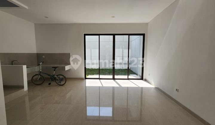 Rumah Dua Lantai di Podomoro Golf View Depok