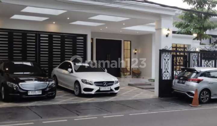 Rumah dengan Gaya America Clasik di Cilandak Jakarta Selatan Sebrang Citos Siap Huni