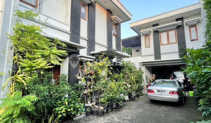 Rumah Dengan Kolam Renang Di Kemang Selatan