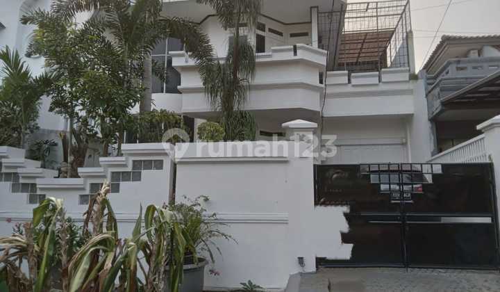 Rumah Dua Lantai Di Jalan Gedung Hijau Pondok Indah 