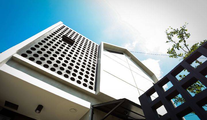 For Leasehold Compact Tropical Industrial Home At Umalas 2
