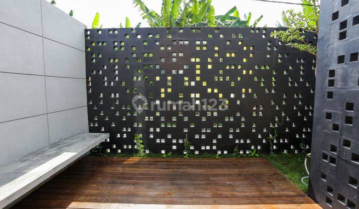 For Leasehold Compact Tropical Industrial Home At Umalas 11