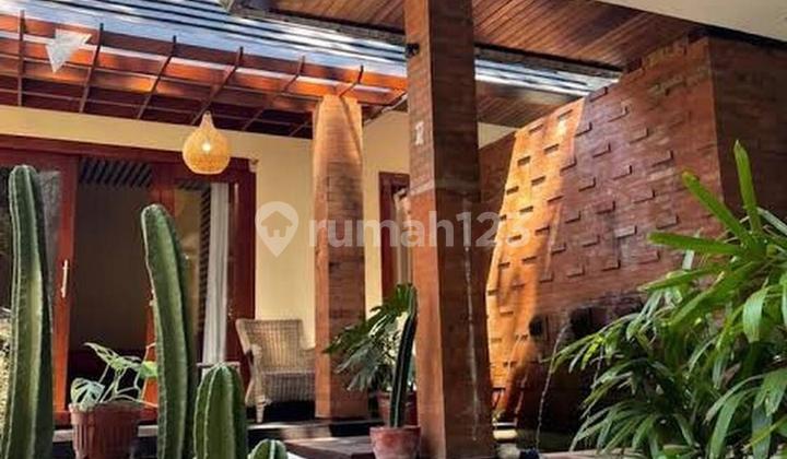 Private Villa 4 bedrooms with big pool location in Canggu 10