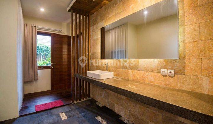 Private Villa 4 bedrooms with big pool location in Canggu 15
