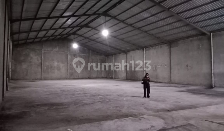 A VERY LARGE READY-TO-USE WAREHOUSE IN MAHENDRADATA