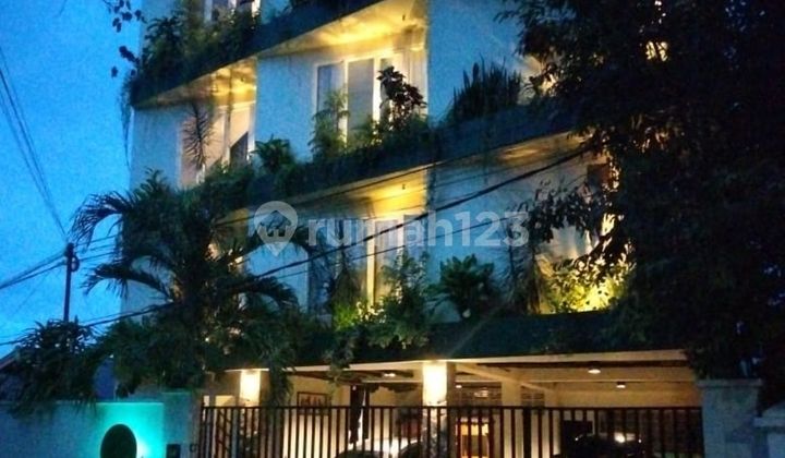 APARTEMENT DENGAN PEMANDANGAN LAUT DAN KOTA MANADO