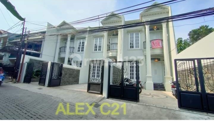 Jual Rumah Classic Minimalis dengan Private Pool di Kebagusan, Pasar Minggu, Jakarta Selatan Jual Rumah Classic Minimalis dengan Private Pool di Kebagusan, Pasar Minggu, Jakarta Selatan