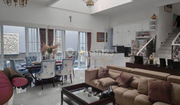 Dijual Rumah Cantik Townhouse Classic Full Furnished Kebayoran Baru 1