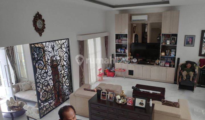 Dijual Rumah Cantik Townhouse Classic Full Furnished Kebayoran Baru 2