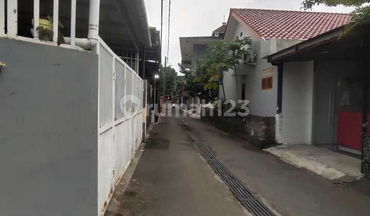 For Sale Newly renovated house in Jagakarsa, Cipedak, South Jakarta 2