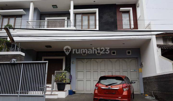 Rumah 2 Lantai Bagus Megah Di Komplek Setra Sari Kulon 2