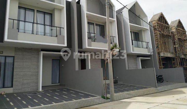 Rumah Baru 2 Lantai di Batununggal Indah