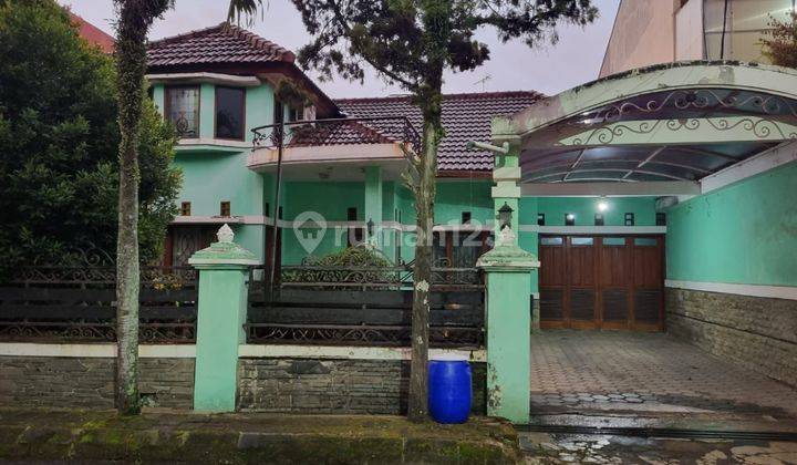 Rumah Asri dan Terawat Bagus di Antapani 1