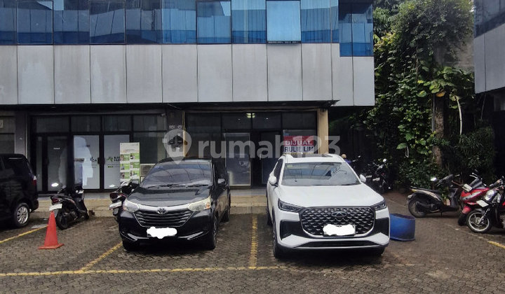 4-Story Shop House in Ciputat Indah Permai, South Tangerang 4-Story Shop House in Ciputat Indah Permai, South Tangerang