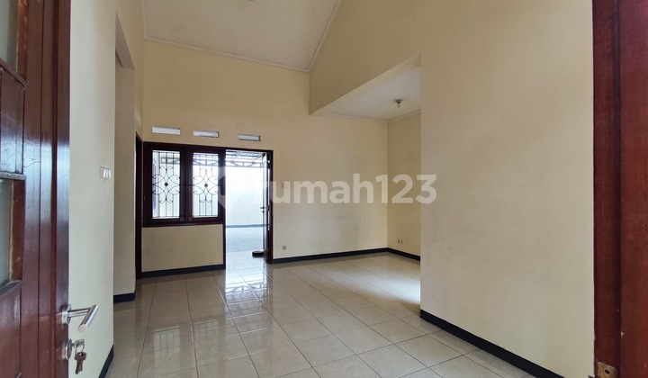 Disewakan Rumah Cluster Aralia Harapan Indah,bekasi 2
