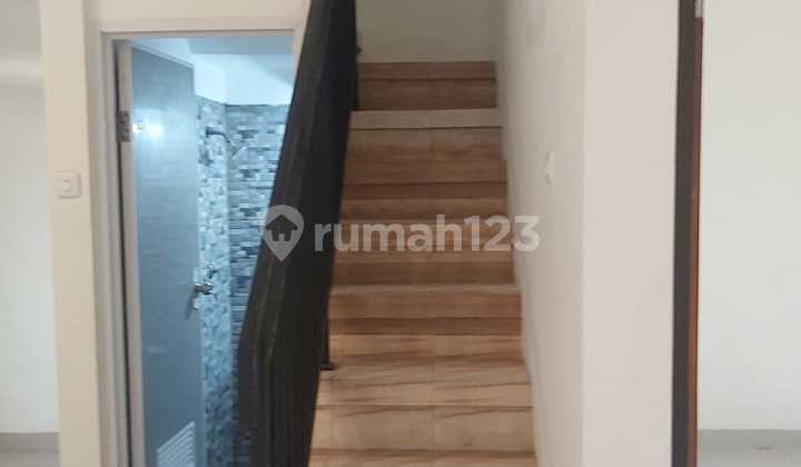 Rumah Antapani 2 Lantai Dalam Komplek Siap Huni  4