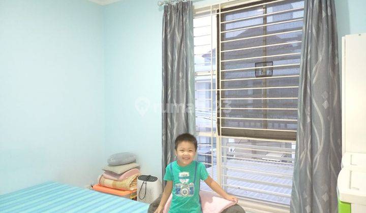kamar tidur rumah di interkota indah cengkareng,