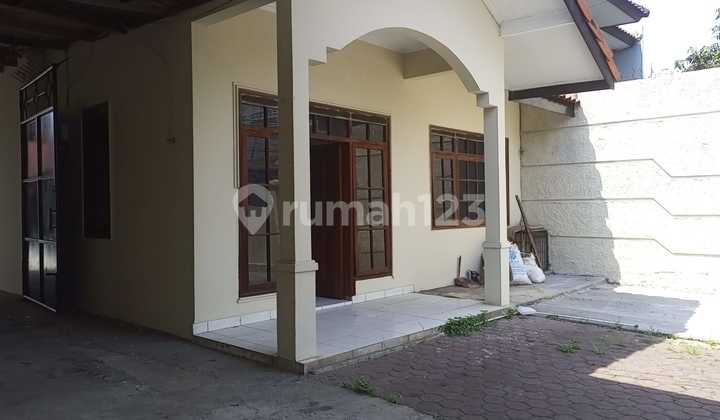 For Rent: House Suitable for Warehouse or Production Wing for Indonesian Migrant Workers