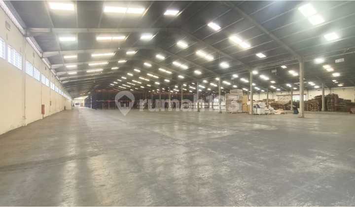 Gudang Terawat Komplek Pergudangan Area Cileunyi Luas 6000 M² Gudang Terawat Komplek Pergudangan Area Cileunyi Luas 6000 M²