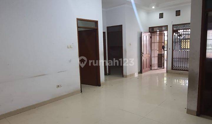 Dijual Rumah Siap Huni Main road Taman Kopo Indah  2