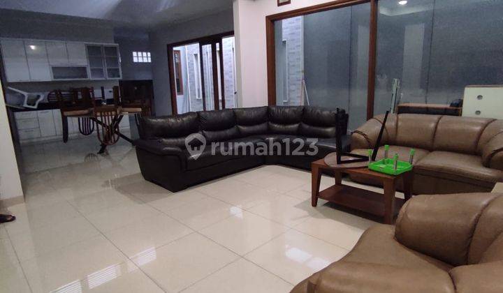 Dijual Rumah Tinggal Singgasana Pradana Kota Bandung 2