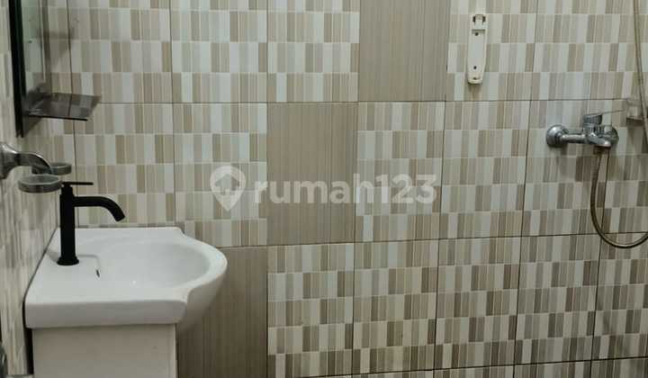 Disewakan Rumah Apik Siap Huni Semi Furnished 9