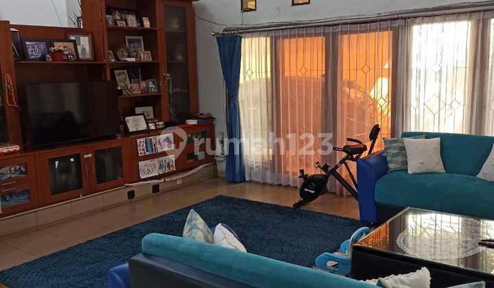 For Sale Well-Maintained Modern House Plus Active Boarding House in Cigadung Dago, Bandung City 2