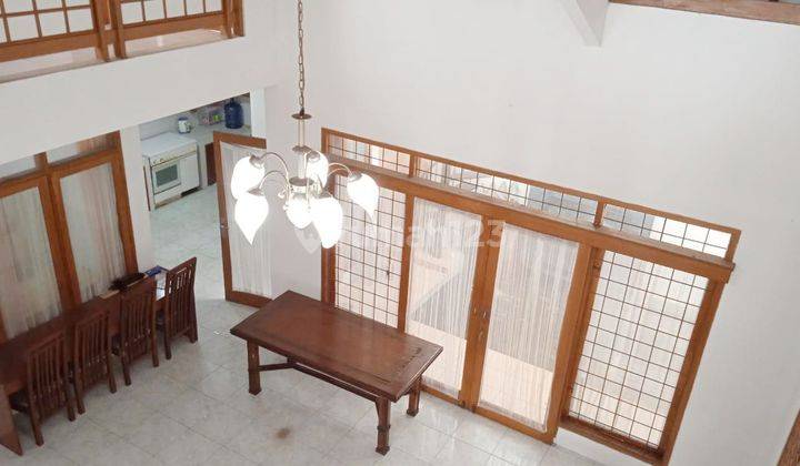 Disewakan Rumah Luas Asri 6 Kamar Tidur Komplek Cigadung Dekat Simpang Dago