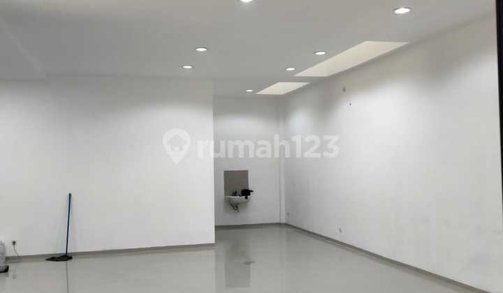For Rent Rumah Luas Strategis Buah Batu Bandung