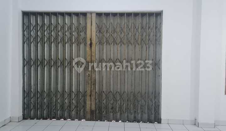 Disewakan Rumah Luas Taman Holis 2