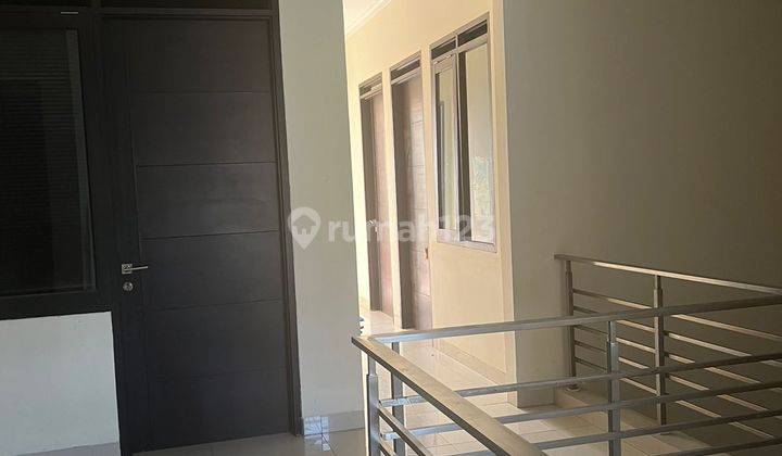 Dijual Rumah Luas Strategis Area Singggasana 2