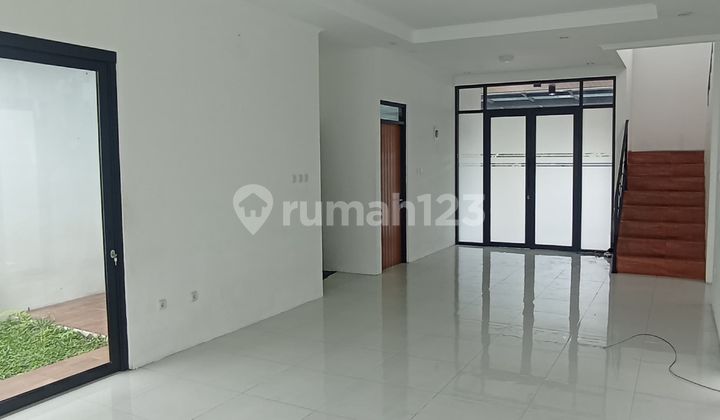 Modern Office House Location Near Riau, ITB & Cihapit Suitable for Office / Business