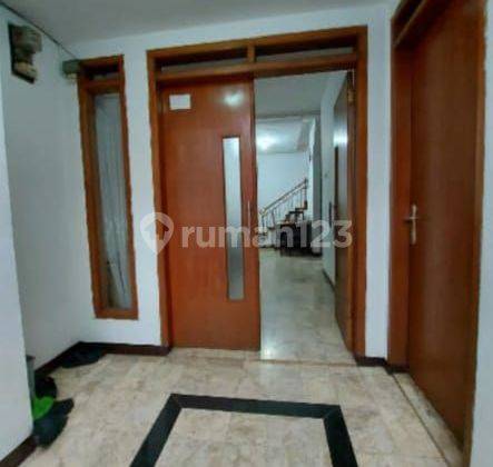 Disewakan Rumah 2 Lantai Strategis Sayap Pahlawan Un Furnished