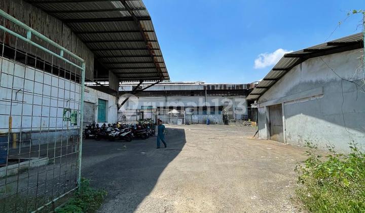 Warehouse on Main Road Mahar Martanegara Leuwigajah, Condition Requires Renovation