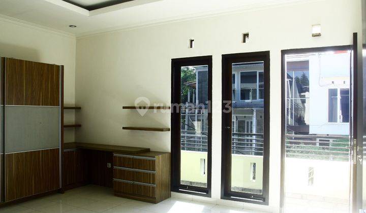 Dijual Rumah Modern Komplek Cigadung Dekat Dago Semi Furnished 1