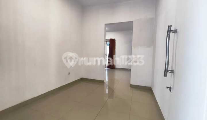 Rumah Luas Nyaman Komplek Cigadung Dekat Kampus Itb Unpad