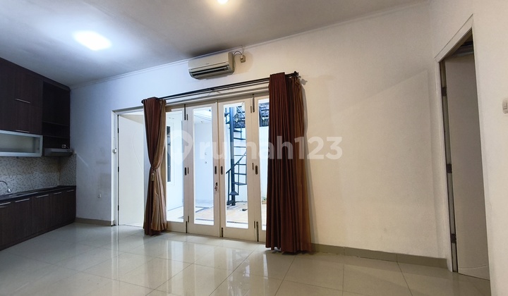 Rumah Nyaman Luas Dalam Komplek Cigadung Dekat Itb