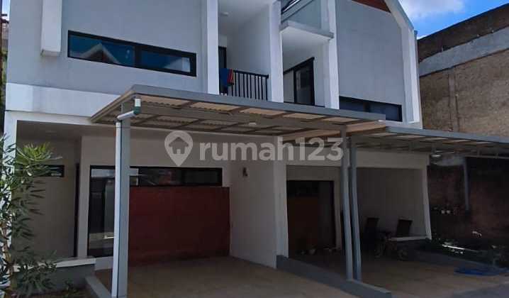 Rumah Dua Lantai Didalam Cluster Antapani 2