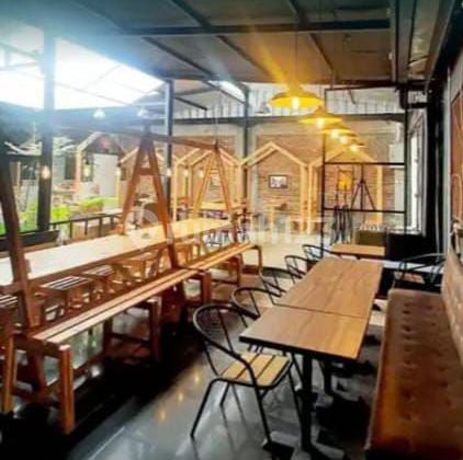 Strategic Commercial Space, Former Cafe, Spacious, Near Jabarano Cikutra