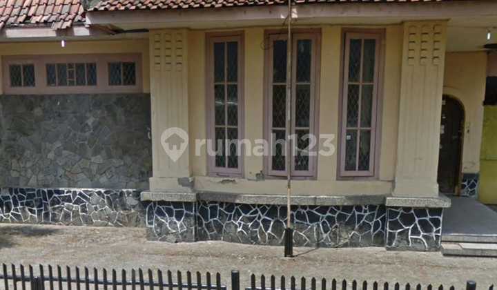 Dijual Rumah Hitung Tanah Strategis Dekat Jalan Riau