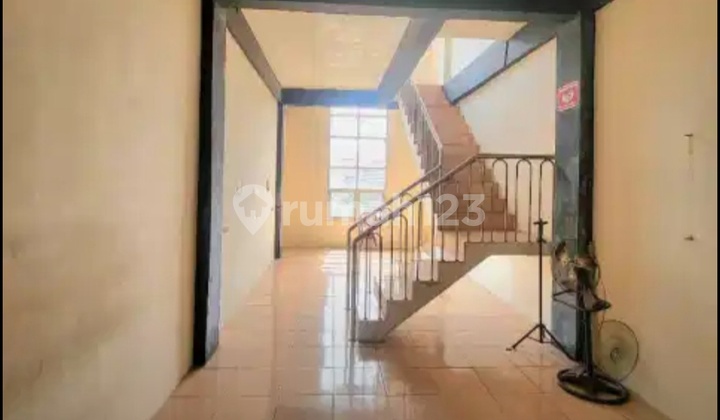 Shop House on Swadaya Street in Kemuning Shop House on Swadaya Street in Kemuning