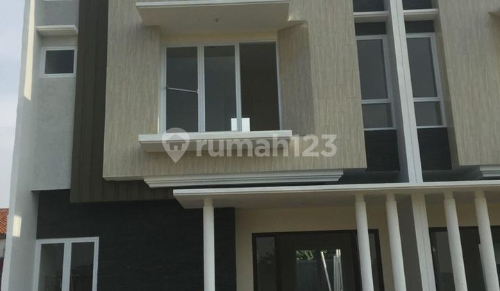 Dream House 8 Minutes to East Bekasi Station 4 Bedrooms Ready to Occupy J33519