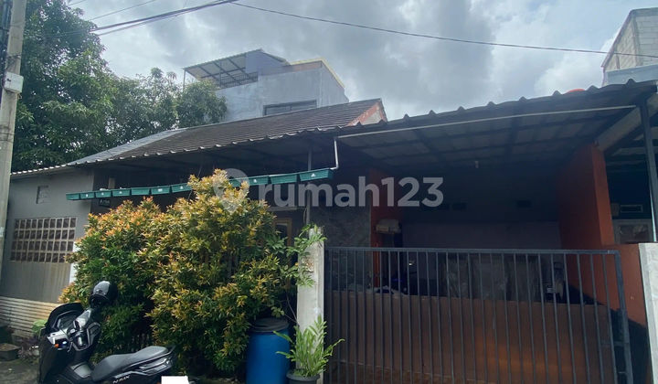 Rumah SHM 3 Kamar 15 Menit ke Terminal Pondok Cabe Hadap Timur J39818
