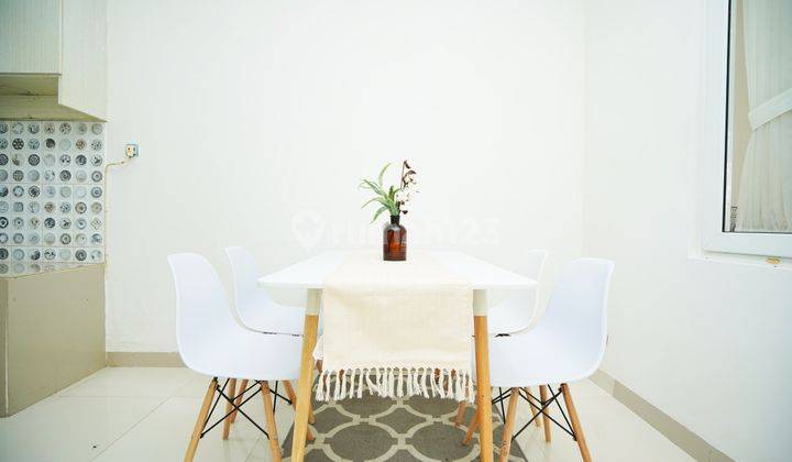 Rumah 2 Lantai Bagus Furnished SHM di Sukatani, Depok 4