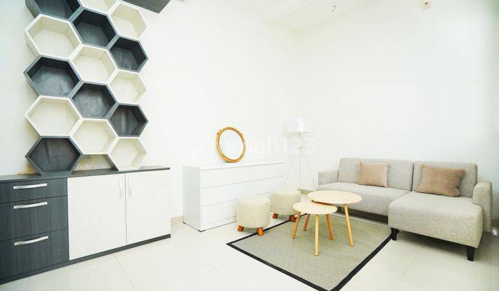 Rumah 2 Lantai Bagus Furnished SHM di Sukatani, Depok 8