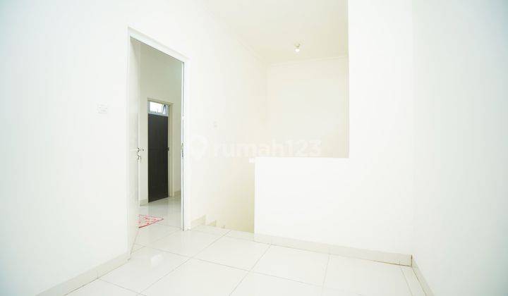Rumah 2 Lantai Bagus Furnished SHM di Sukatani, Depok 16