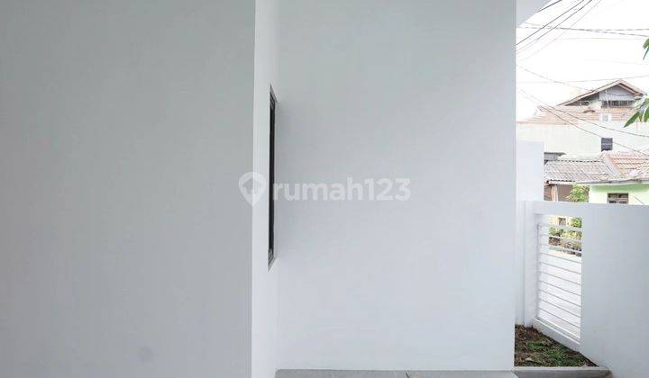 Rumah Strategis 9 menit ke Plaza Taman Harapan Baru Siap Huni Dibantu KPR J19865 2