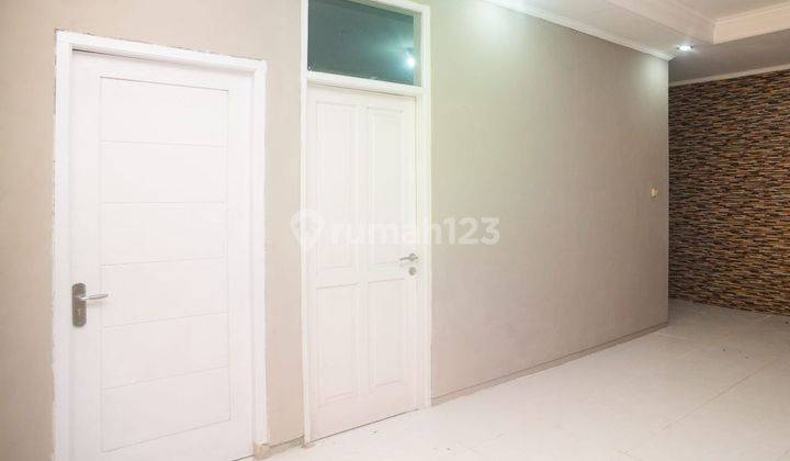 Rumah 2 Lt Hadap Utara Semi Furnished 15 menit ke AEON MALL JGC J16970 2