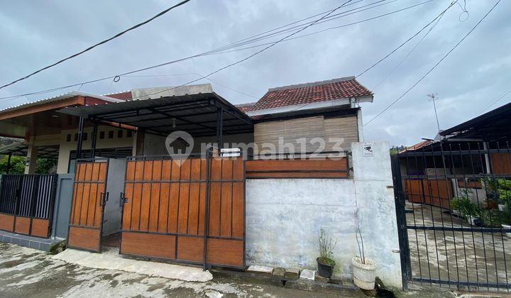 East-facing House 10 Minutes to Primaya Hospital North Bekasi J-40433 East-facing House 10 Minutes to Primaya Hospital North Bekasi J-40433
